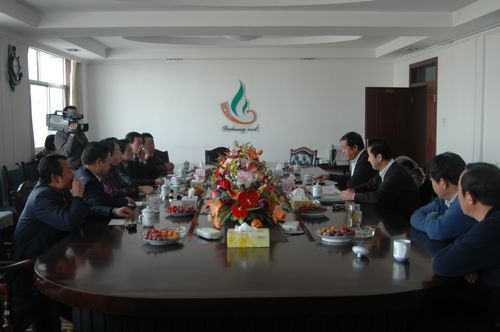 瓜州縣、金塔縣領(lǐng)導(dǎo)來(lái)公司慰問(wèn)