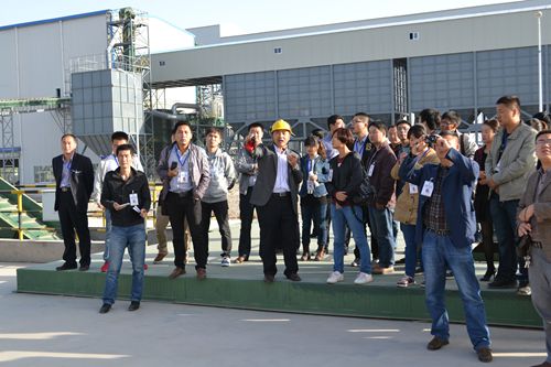 各地種子經(jīng)銷(xiāo)商來(lái)敦煌種業(yè)參觀(guān)考察