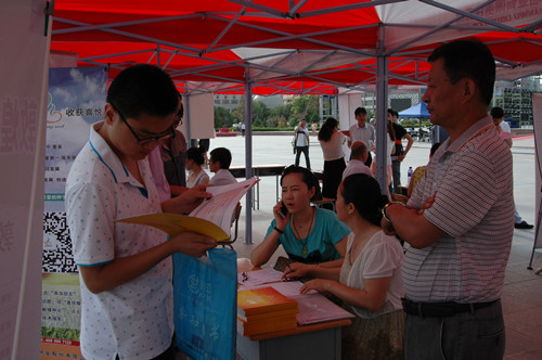 筑巢引鳳，吸納人才 敦煌種業(yè)參加酒泉市人社局組織的大型人才招聘會(huì)