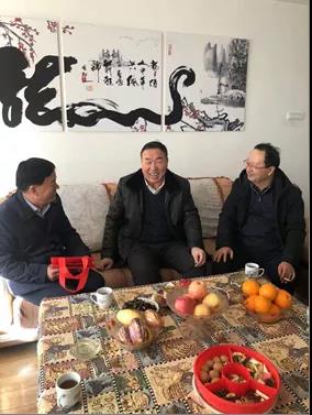 敦煌種業(yè)領(lǐng)導(dǎo)看望慰問(wèn)公司老干部、老黨員及困難黨員職工