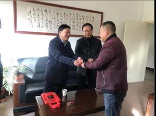 敦煌種業(yè)領(lǐng)導(dǎo)看望慰問(wèn)公司老干部、老黨員及困難黨員職工