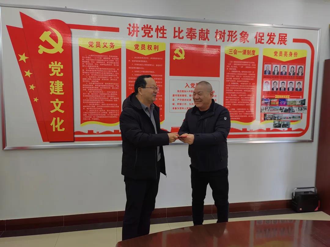 敦煌種業(yè)領(lǐng)導(dǎo)看望慰問(wèn)公司老干部、老黨員及困難黨員職工